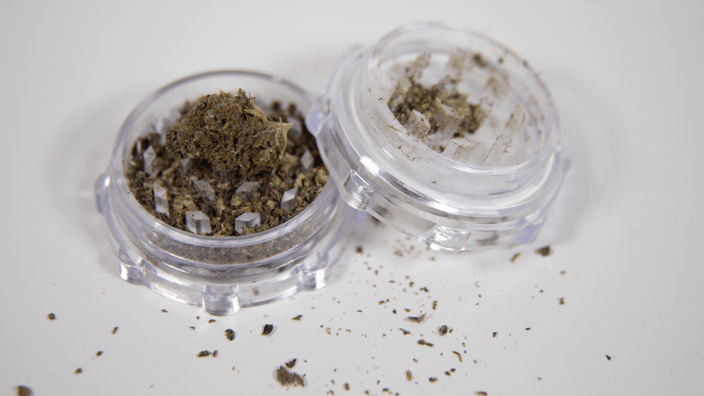 Sticky Hands or Smooth Pulls: Which Grind Delivers Better Smoke?
